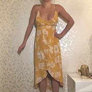Mumu Meghan Wrap Dress In Bloom Gold🌼
